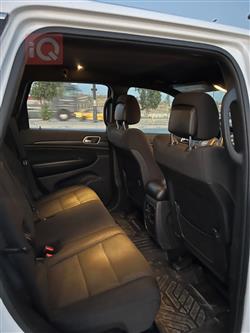 جیپ گراند شیرۆکی